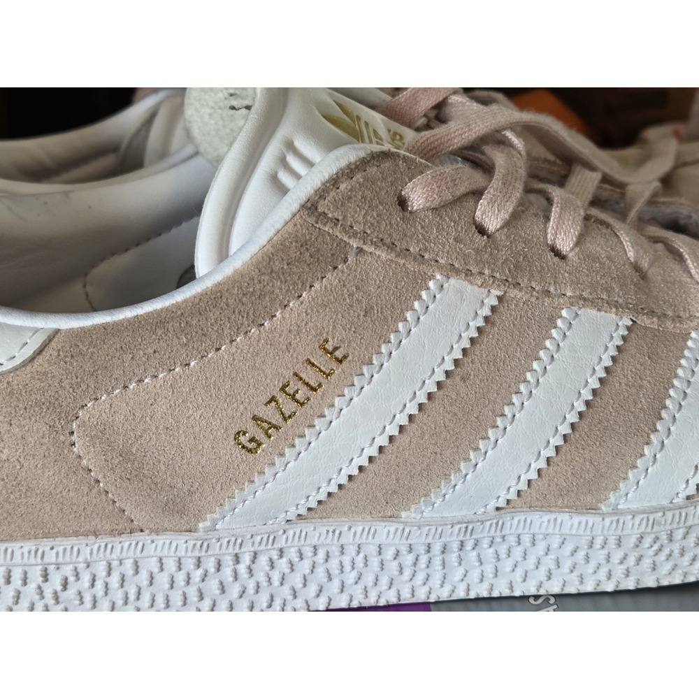 Adidas Gazelle Women's 6 Sneakers Halo Blush Rose & White Classic Suede Gold - Picture 2 of 13